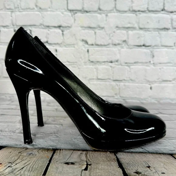 Stuart Weitzman Patent Leather Heels Size 7.5 Narrow Classic Black - Picture 2 of 12